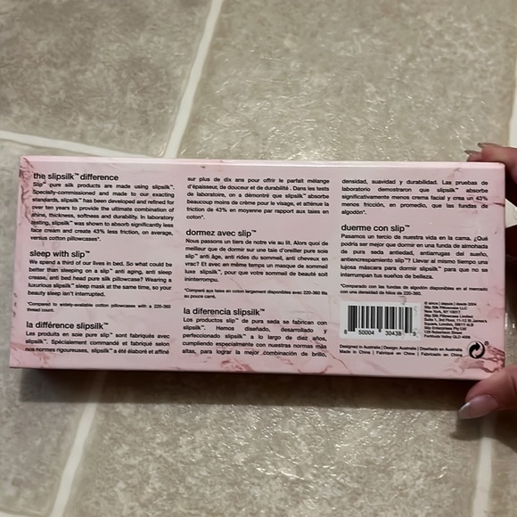 Slip silk sleep mask in pink marble - Picture 3 of 3